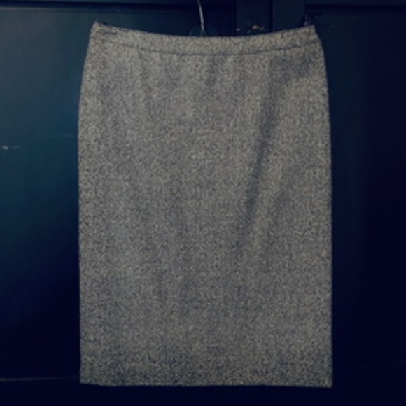 Beautiful Wool Skirt Suit - Picture 3 of 12